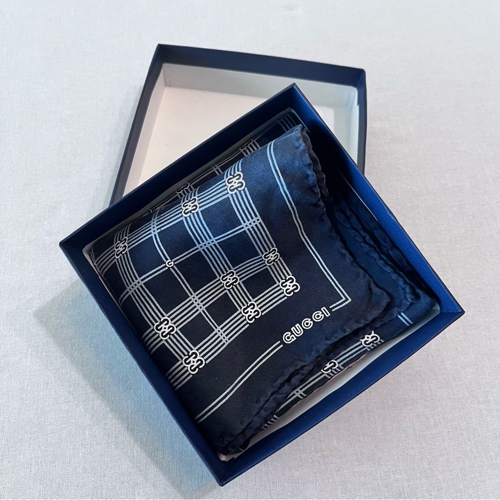GUCCI Vintage Silk Old Money Blue Plaid Logo 18x18 Pocket Square Scarf Gift Box